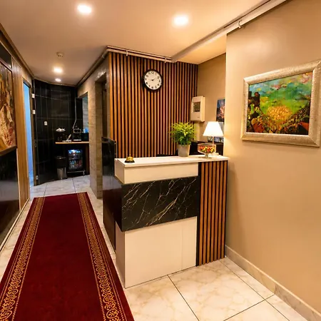 Pera Hotel *